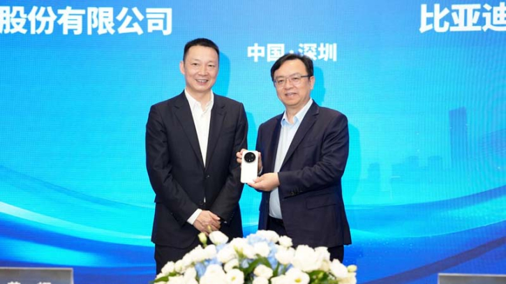 এআই প্রযুক্তিনির্ভর স্মার্ট মোবিলিটির উন্নয়নে একসাথে অনার ও বিওয়াইডি