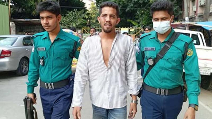 তিতুমীর কলেজে নিষিদ্ধ ছাত্রলীগ নেতাকে গণধোলাই দিয়ে পুলিশে সোপর্দ