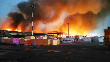 শাহজালালের আগুন অনেকটা নিয়ন্ত্রণে