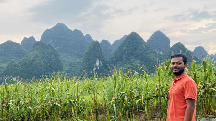 ভ্রমণের নেশাতেই পৃথিবীর পথে ছুটে বেড়িয়েছে নিলয়