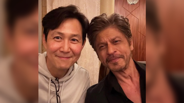 শাহরুখের সঙ্গে লি জং জের সেলফি, ভাইরাল নেট দুনিয়ায়